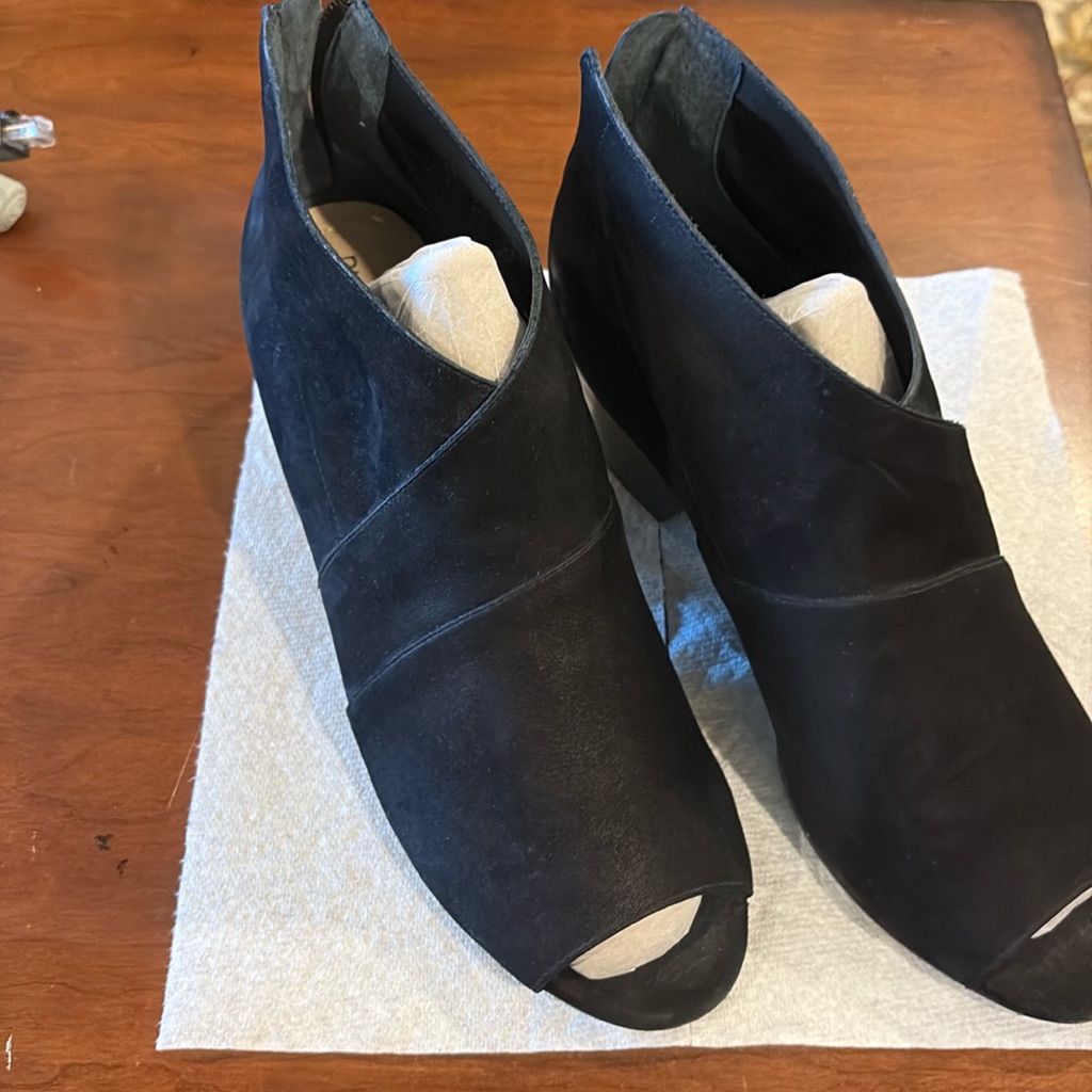 Nurture Bardin Size 9.5 Peep Toe Black Suede Nwot